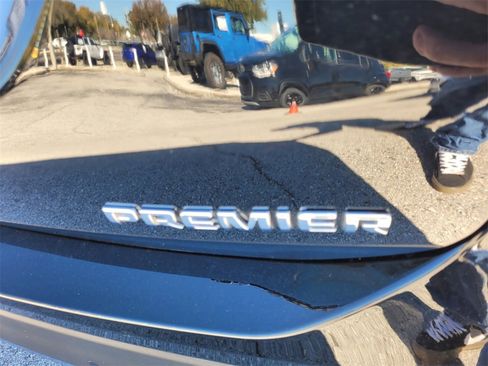 Used 2023 Chevrolet Equinox Premier image 13