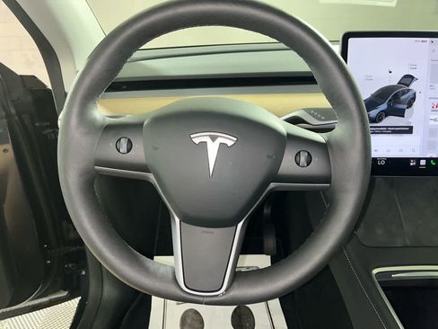 Used 2024 Tesla Model Y Long Range AWD/4WD image 15