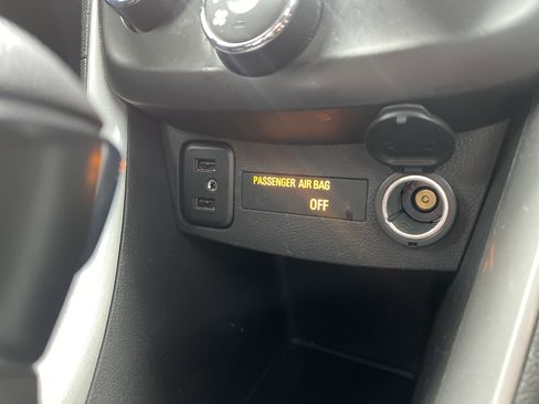 Used 2022 Chevrolet Trax LT w/ LT Convenience Package image 28