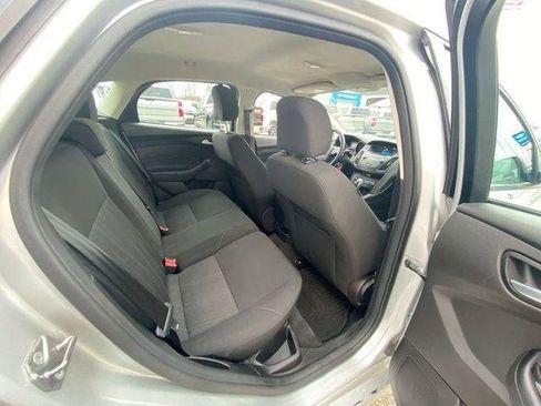 Used 2015 Ford Focus SE w/ SE Sport Package FWD image 36