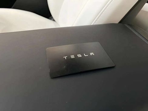 Used 2024 Tesla Model Y 2WD image 86
