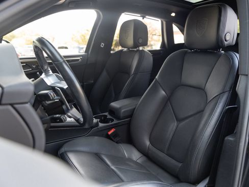 Certified 2020 Porsche Macan S AWD/4WD image 4