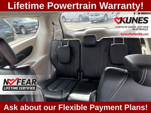 Used 2023 Chrysler Pacifica Touring-L image 27