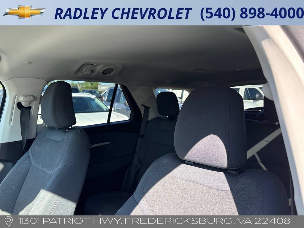 Used 2025 Ford Explorer Active AWD/4WD image 2