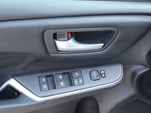Used 2015 Toyota Camry SE image 20