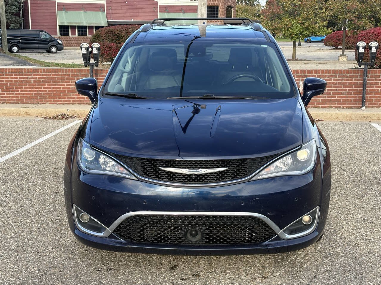 Used 2017 Chrysler Pacifica Touring-L Plus w/ Advanced Safetytec Group FWD image 2
