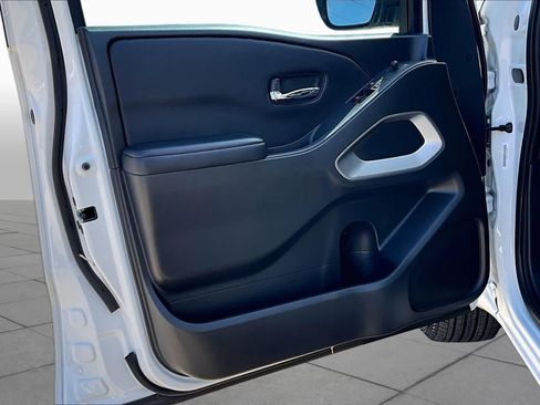 Certified 2025 Nissan Frontier SV RWD image 35