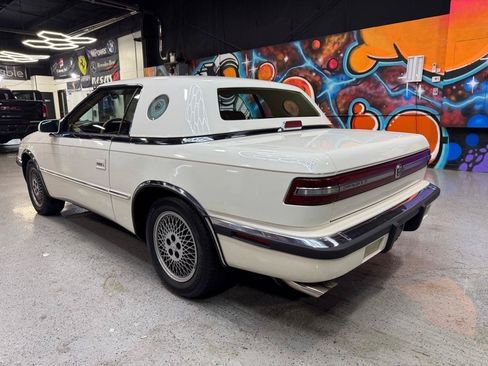 Used 1990 Chrysler TC by Maserati FWD image 3