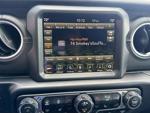 Used 2022 Jeep Wrangler Unlimited Sahara w/ Cold Weather Group image 16