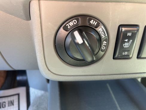 Used 2014 Nissan Frontier SV w/ SV Value Truck Package AWD/4WD image 22