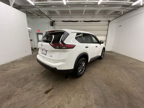 Used 2024 Nissan Rogue S image 6