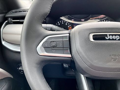 Used 2025 Jeep Compass Limited AWD/4WD image 19
