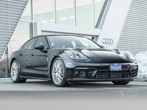 Used 2023 Porsche Panamera 4 image 1