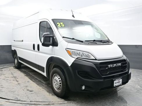 Used 2025 RAM ProMaster 2500 w/ Convenience Group image 35
