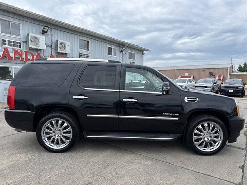 Used 2011 Cadillac Escalade AWD w/ Touring Package image 9