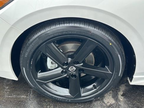 Certified 2023 Nissan Sentra SR w/ Midnight Edition Package image 10