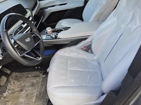 Used 2024 Cadillac Lyriq Luxury w/ LPO, Floor Liner Package AWD/4WD image 6