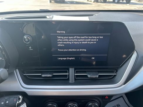 Used 2025 Chevrolet Trax LS image 22