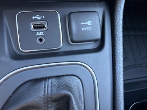 Used 2021 Jeep Cherokee Latitude Plus image 36