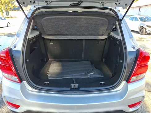 Used 2022 Chevrolet Trax LT w/ LT Convenience Package image 31