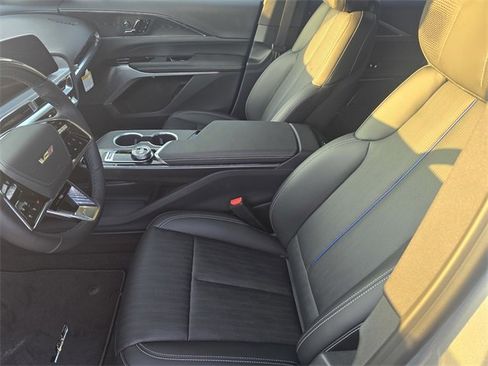New 2026 Cadillac Lyriq V image 20