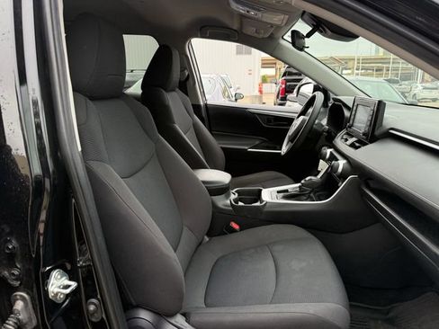 Used 2020 Toyota RAV4 LE w/ All Weather Liner Package AWD/4WD image 28
