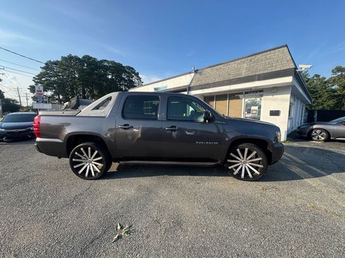 Used 2010 Chevrolet Avalanche LS w/ Interior Plus Package AWD/4WD image 5