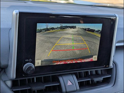 Used 2025 Toyota RAV4 XLE image 19