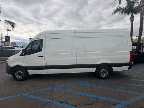 Used 2023 Mercedes-Benz Sprinter 2500 image 4