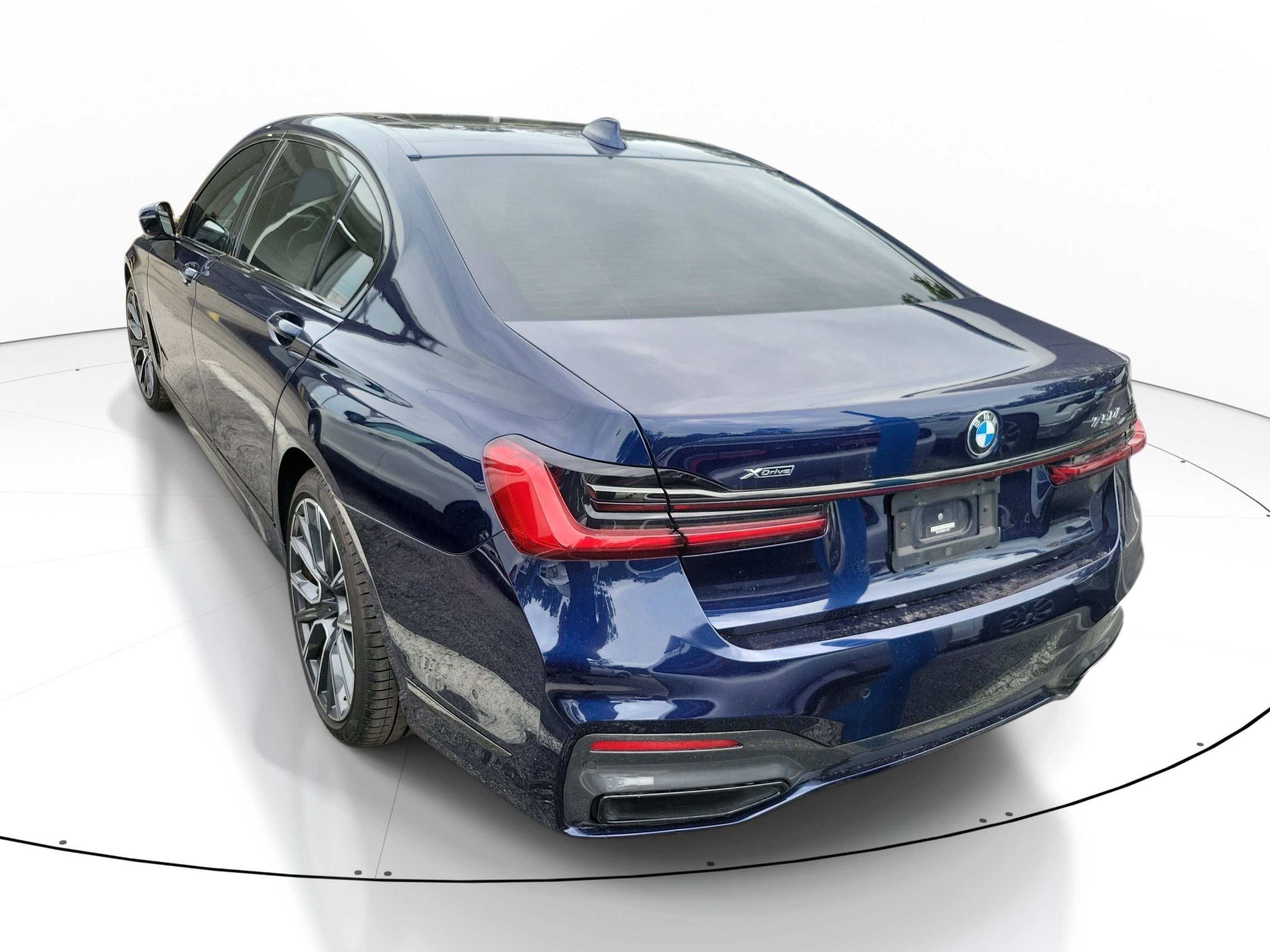 Used 2022 BMW 750i xDrive w/ Executive Package AWD/4WD image 3