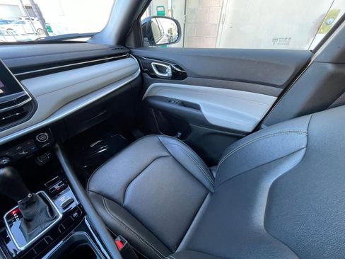 Used 2025 Jeep Compass Limited image 35