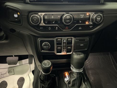 Used 2025 Jeep Gladiator Sport AWD/4WD image 16