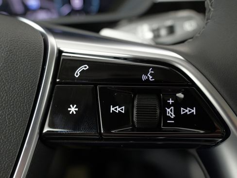 Used 2024 Audi Q8 e-tron Premium Plus w/ Premium Plus Package image 47