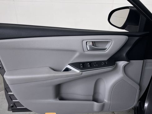 Used 2016 Toyota Camry LE FWD image 10
