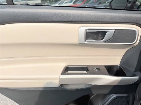 Used 2023 Ford Explorer XLT AWD/4WD image 20
