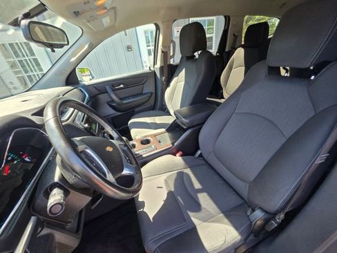Used 2017 Chevrolet Traverse LT w/ Style and Technology Package image 14