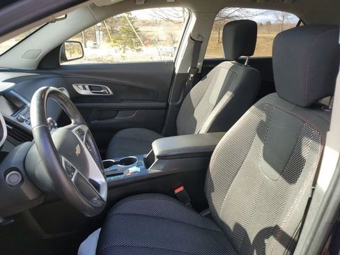 Used 2017 Chevrolet Equinox LT image 16