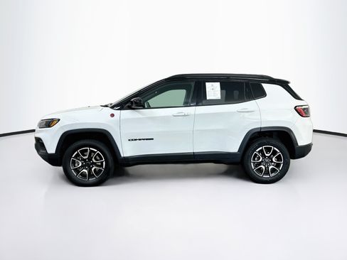 Used 2025 Jeep Compass Trailhawk AWD/4WD image 4