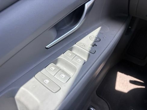 Used 2025 Hyundai Elantra SEL FWD image 25