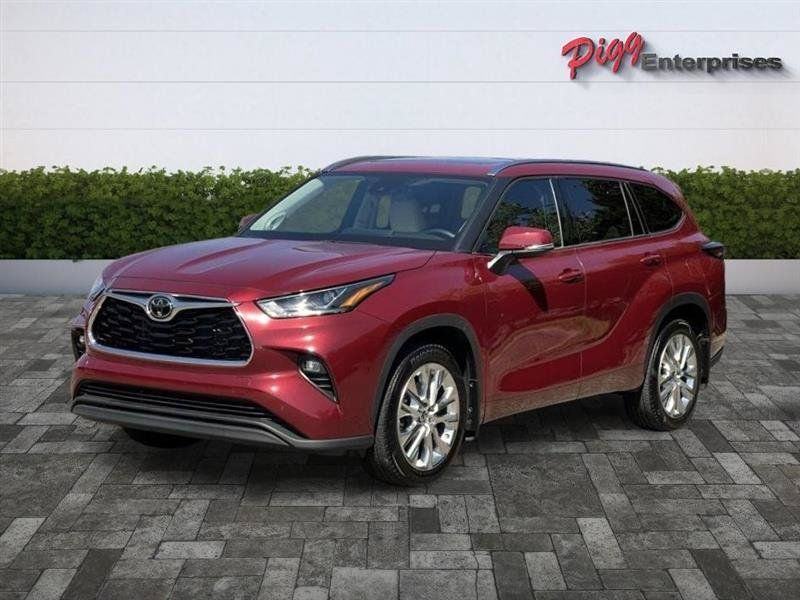 Used 2025 Toyota Highlander Limited FWD image 5