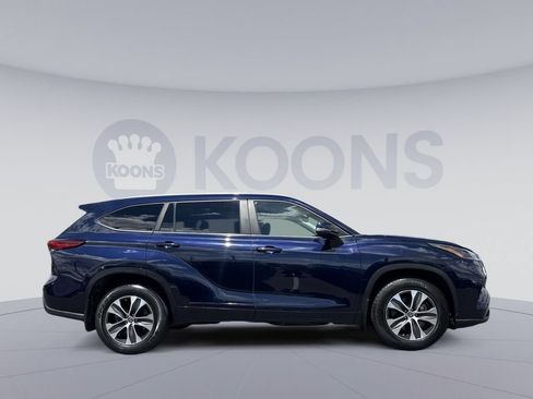 Used 2023 Toyota Highlander XLE AWD/4WD image 8