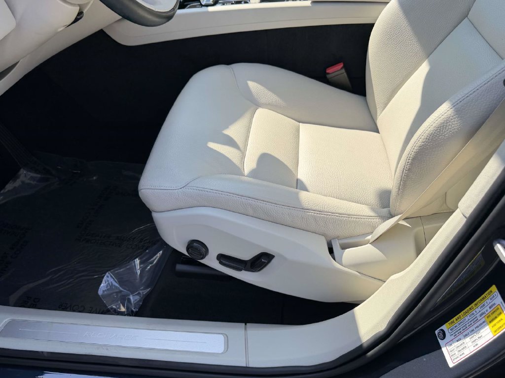 Used 2024 Volvo XC60 T8 Plus w/ Protection Package Premier AWD/4WD image 17