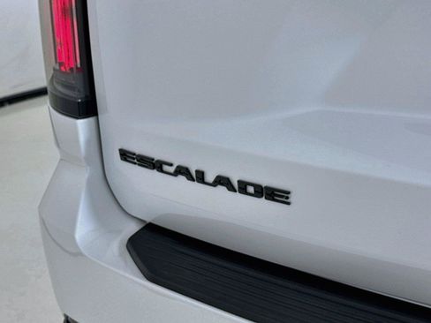 Used 2025 Cadillac Escalade V AWD/4WD image 38