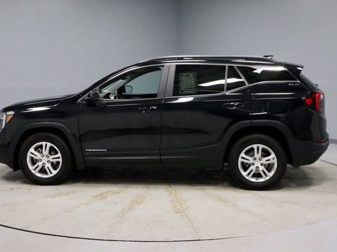 Used 2022 GMC Terrain SLE w/ Driver Convenience Package image 7