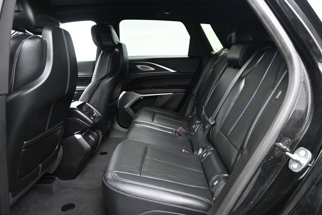 Certified 2025 Cadillac Lyriq Luxury AWD/4WD image 13