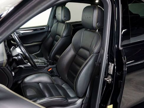 Used 2018 Porsche Macan GTS AWD/4WD image 9