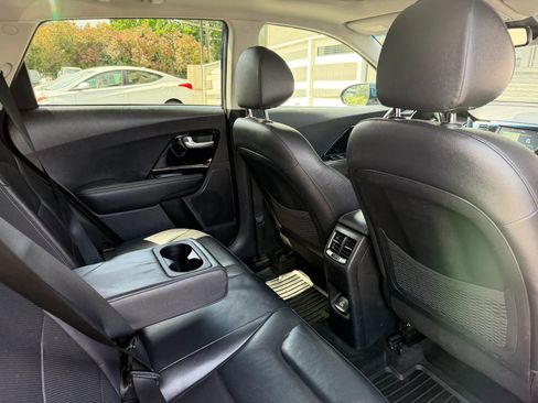 Used 2018 Kia Niro EX w/ EX Premium Package FWD image 23