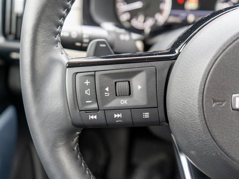 Certified 2025 Nissan Pathfinder SL image 29