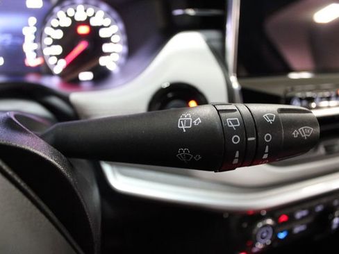 Used 2025 Jeep Compass Limited image 37