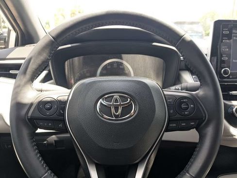 Used 2021 Toyota Corolla SE w/ SE Premium Package FWD image 19